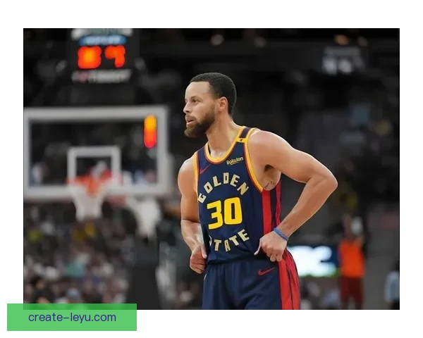 NBA最新动态：詹姆斯复出带队大胜 库里连续三场三分破纪录 球迷热议季后赛前景